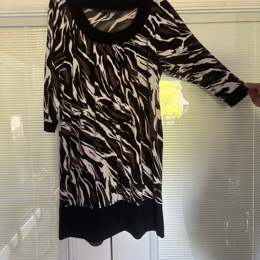 Dress - Picture 2 of 4